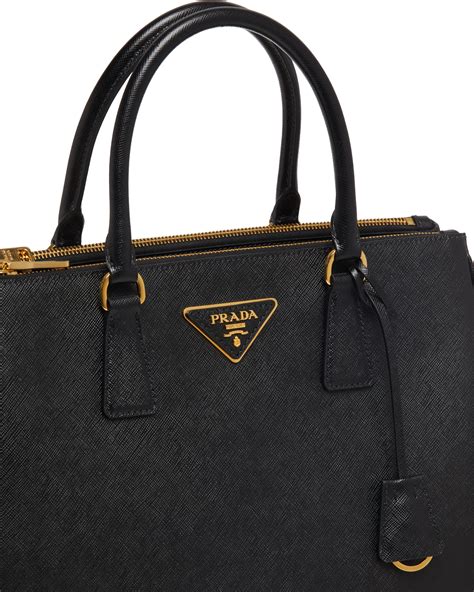 prada tasche glattleder|Schwarz Große Handtasche Aus Leder .